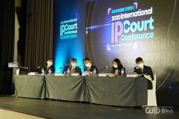 Photo of participating the live venue