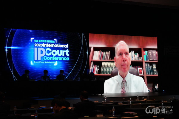 Photo of participating the live venue