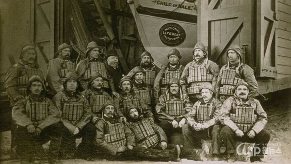 Cork type Life jacket [Photo provided : Royal National Lifeboat Institution homepage]