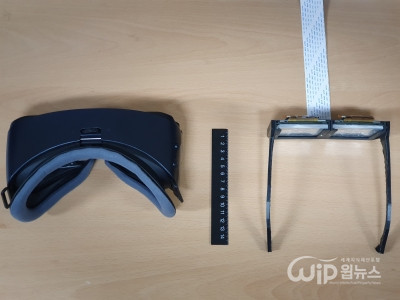 Comparison of VR display sizes. From the left the existing VR headset and glasses type VR display prototype developed by Professor Byoung-ho Lees team [Photo provided : College of Engineering Seoul National University]