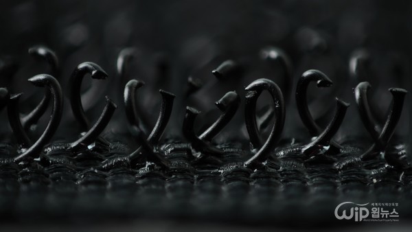 Cut Velcro [Photo provided = Wikipedia]  