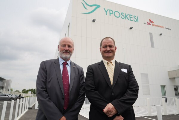 Yposkesi CEO Alain Lamproye and CEO of SK phamteco Joerg Ahlgrimm at the Yposkesi’s completed second plant.  