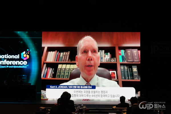 Photo of participating the live venue