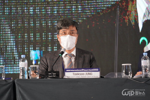 Photo of participating the live venue